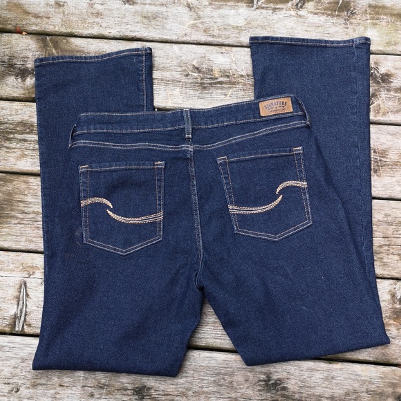 Levi's 'modern boot cut' jeans - Picture 8 of 9